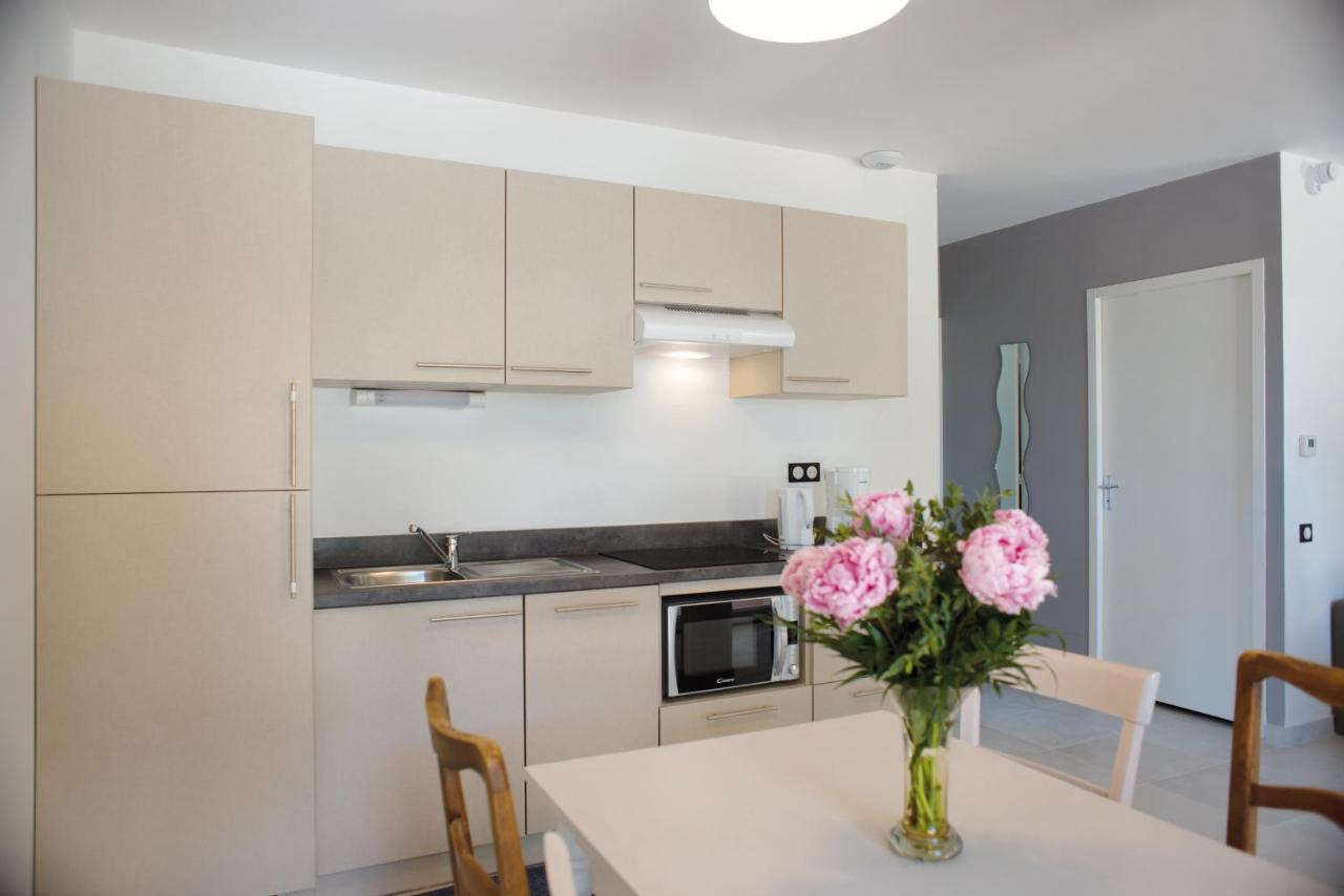 Appartements Des Joncas Martigues Exteriör bild